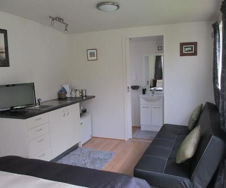Surf City Lodge Gisborne Bagian luar foto